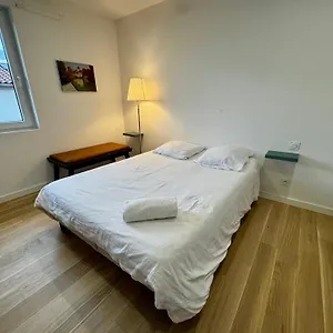 Privee Avec Salle De Bains Partagee-le Sapin Genay (Rhone)